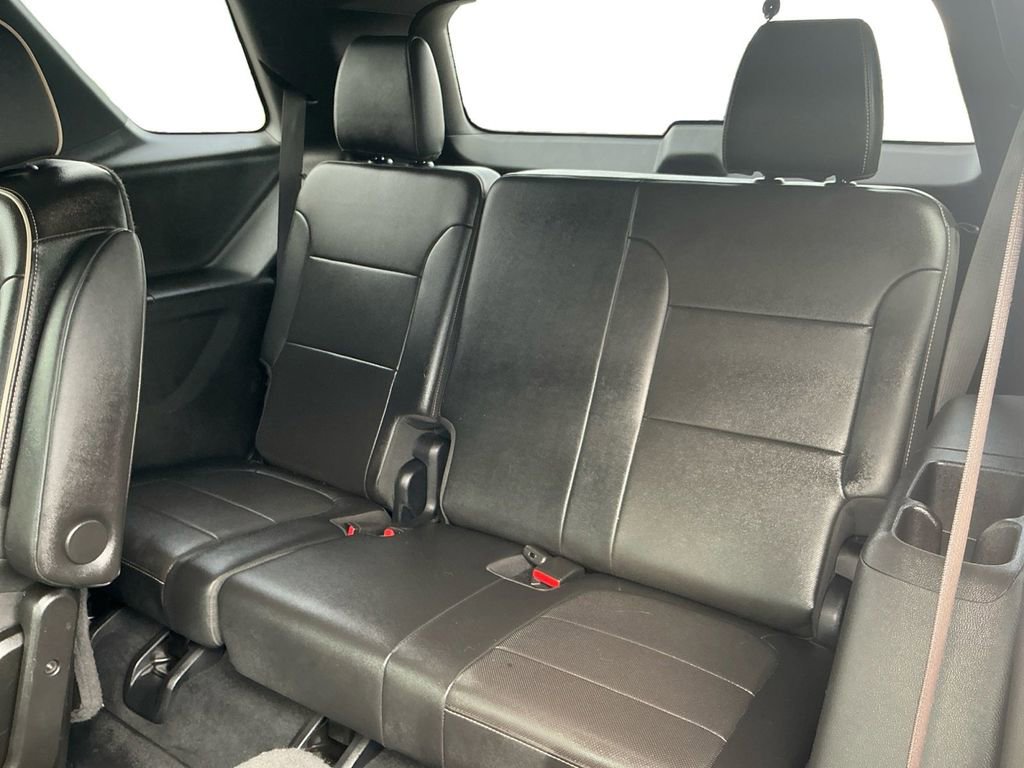 Used 2023 Chevrolet Traverse Premier FWD image 21