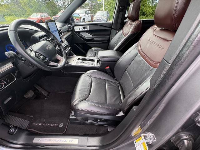 Certified 2023 Ford Explorer Platinum w/ Technology Package AWD/4WD image 13