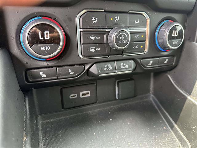 Used 2024 Chevrolet Tahoe Z71 w/ Luxury Package AWD/4WD image 19