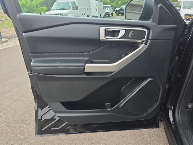 Certified 2023 Ford Explorer XLT w/ Equipment Group 202A AWD/4WD image 8