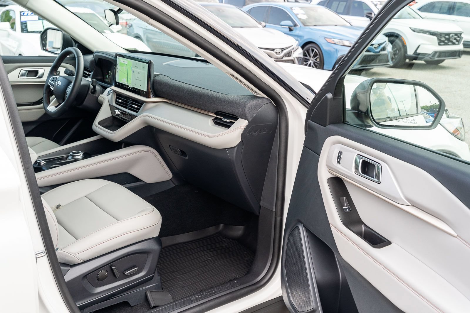 Certified 2026 Ford Explorer Active w/ Active Comfort Package RWD image 11
