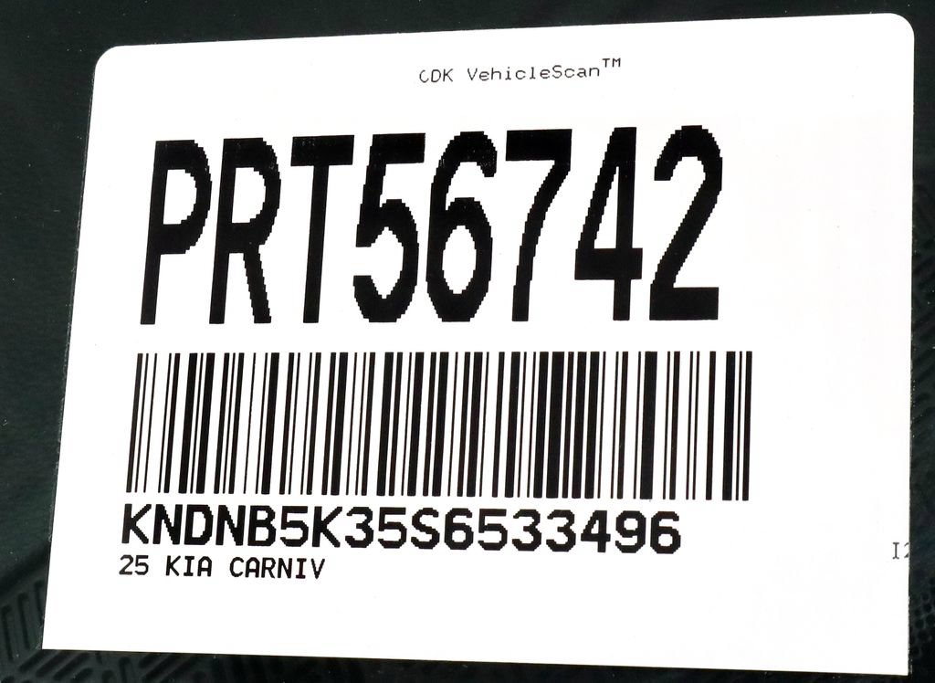 Used 2025 Kia Carnival FWD image 33