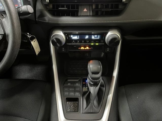Used 2024 Toyota RAV4 LE AWD/4WD image 22
