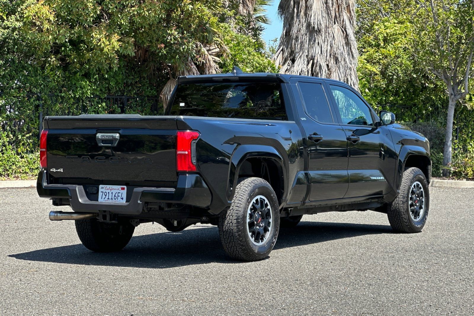 Used 2025 Toyota Tacoma SR5 AWD/4WD image 3