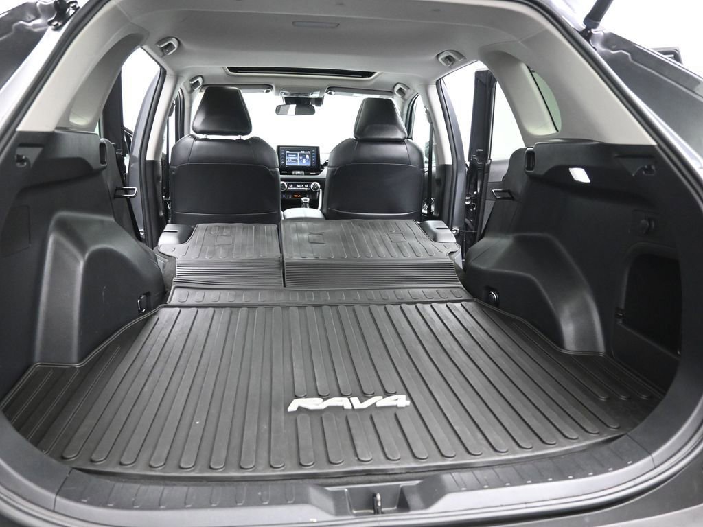 Used 2022 Toyota RAV4 XLE Premium image 51