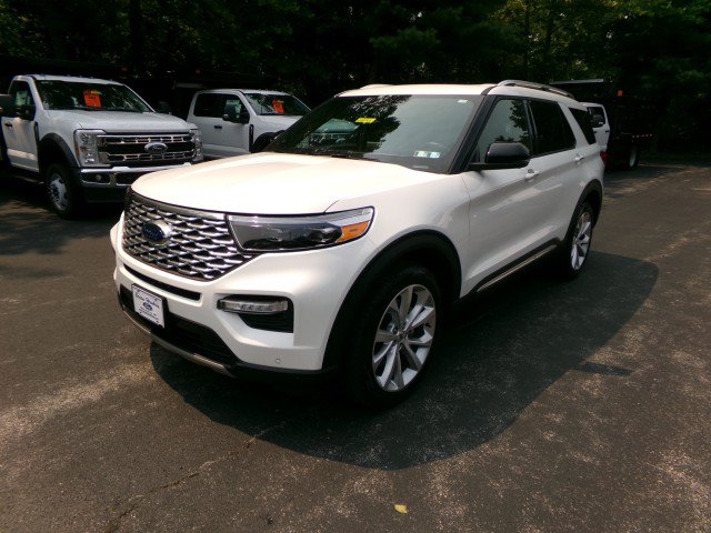 Certified 2023 Ford Explorer Platinum w/ Premium Technology Package AWD/4WD image 3