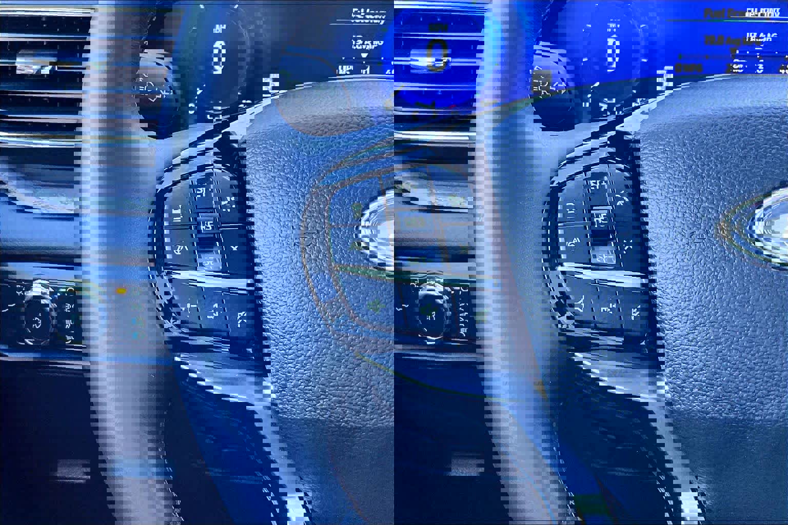 Certified 2022 Ford Explorer Platinum w/ Equipment Group 601A image 25