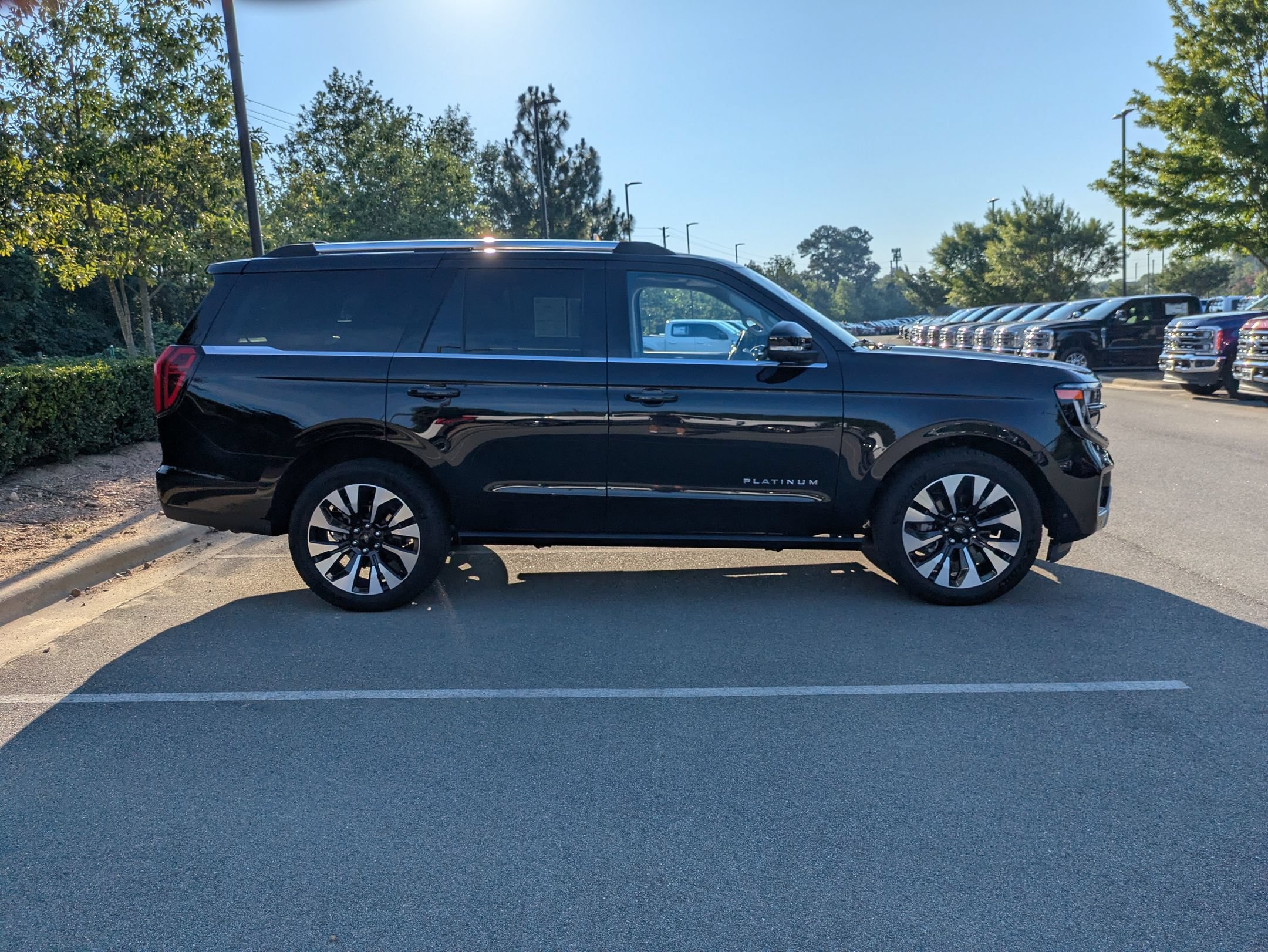 Certified 2025 Ford Expedition Platinum w/ Driver's Package AWD/4WD image 3