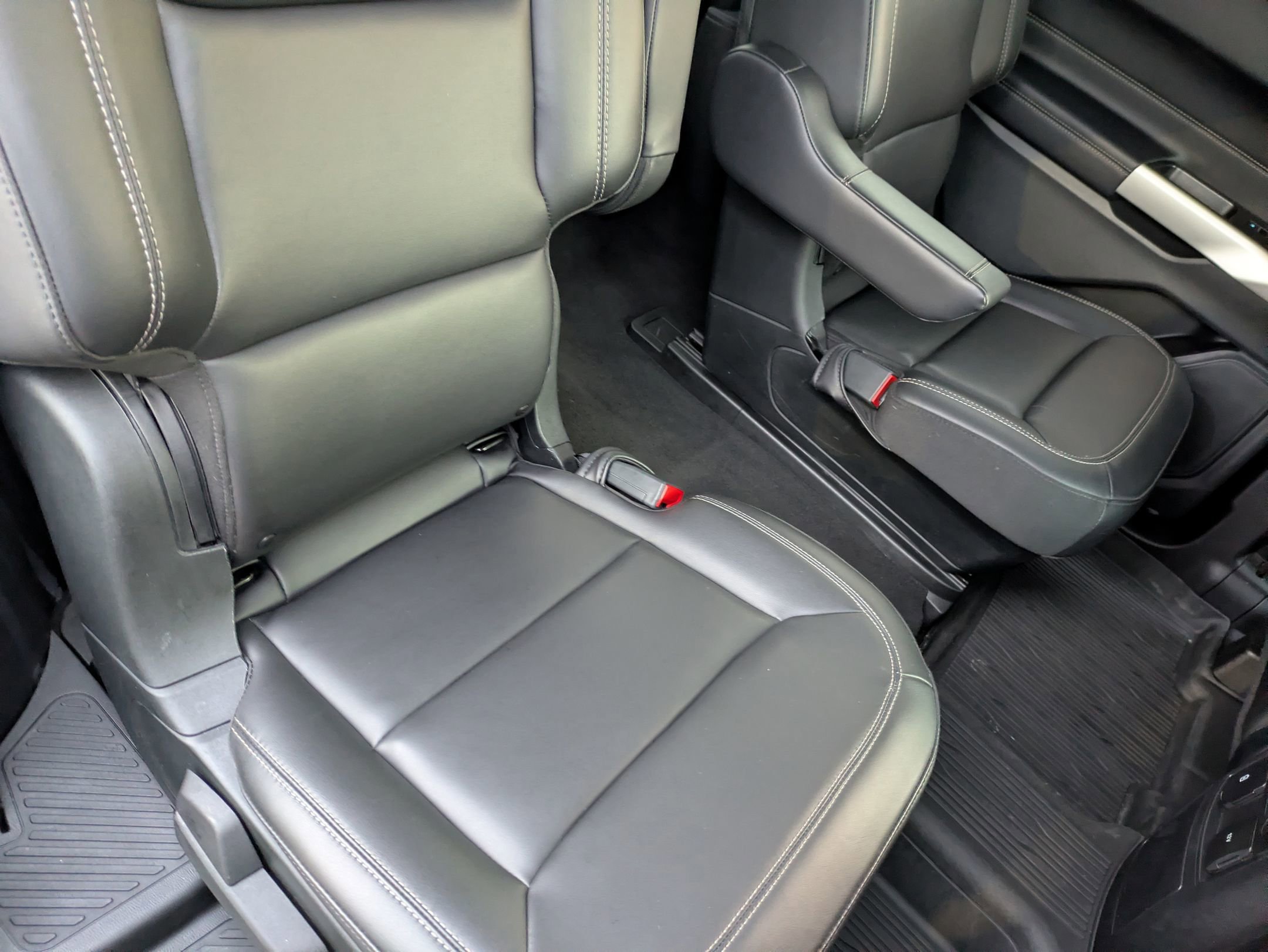 Certified 2022 Ford Explorer XLT w/ Equipment Group 202A image 38