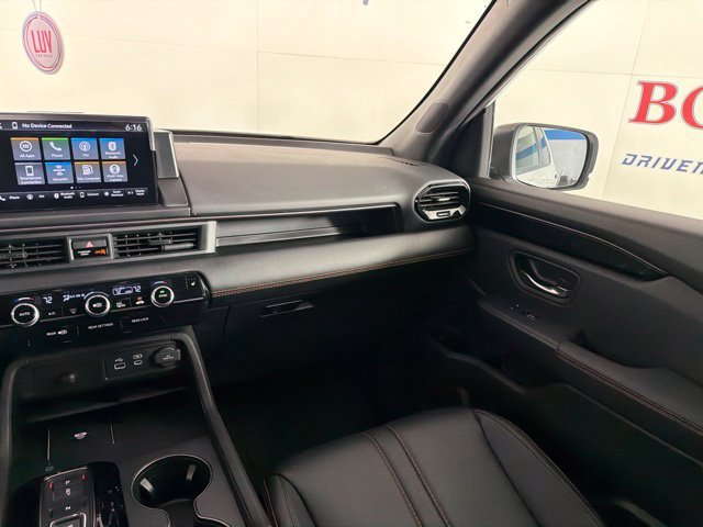 Used 2025 Honda Pilot TrailSport image 29
