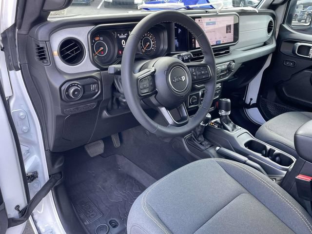 Used 2026 Jeep Wrangler Sport AWD/4WD image 4