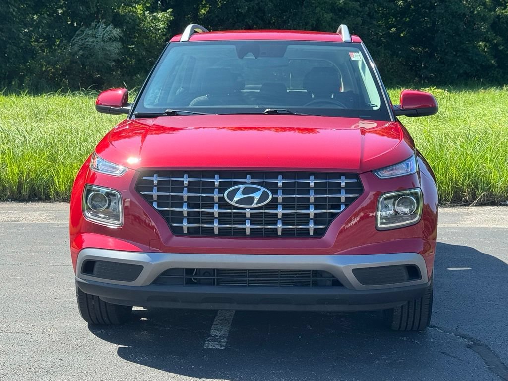 Used 2021 Hyundai Venue SEL w/ Cargo Package FWD image 3