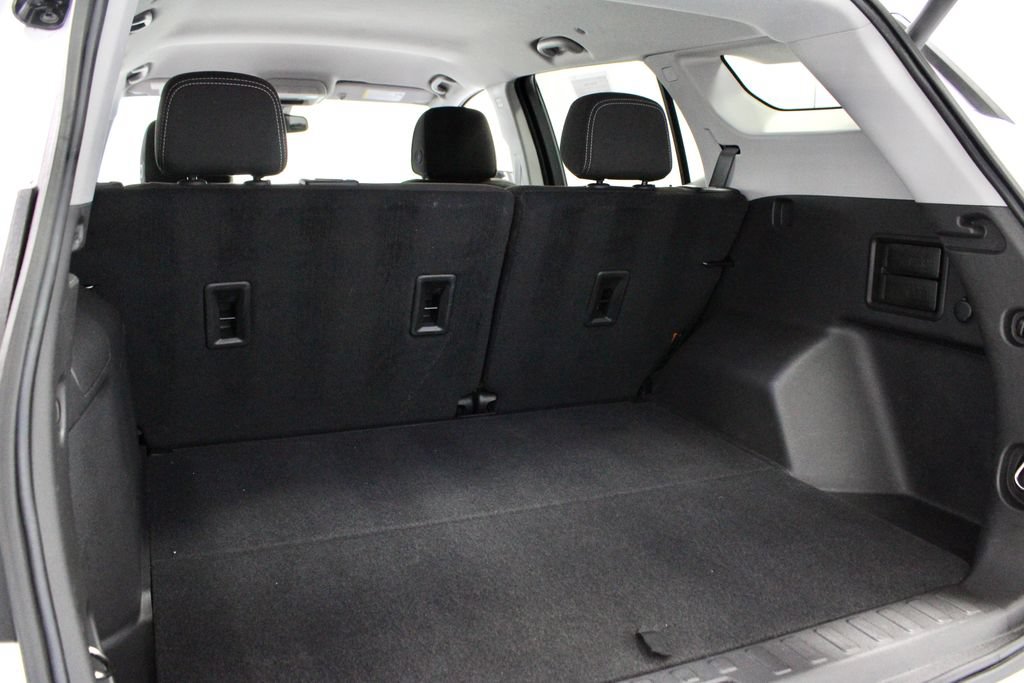 Used 2024 GMC Terrain SLE w/ Driver Convenience Package FWD image 15