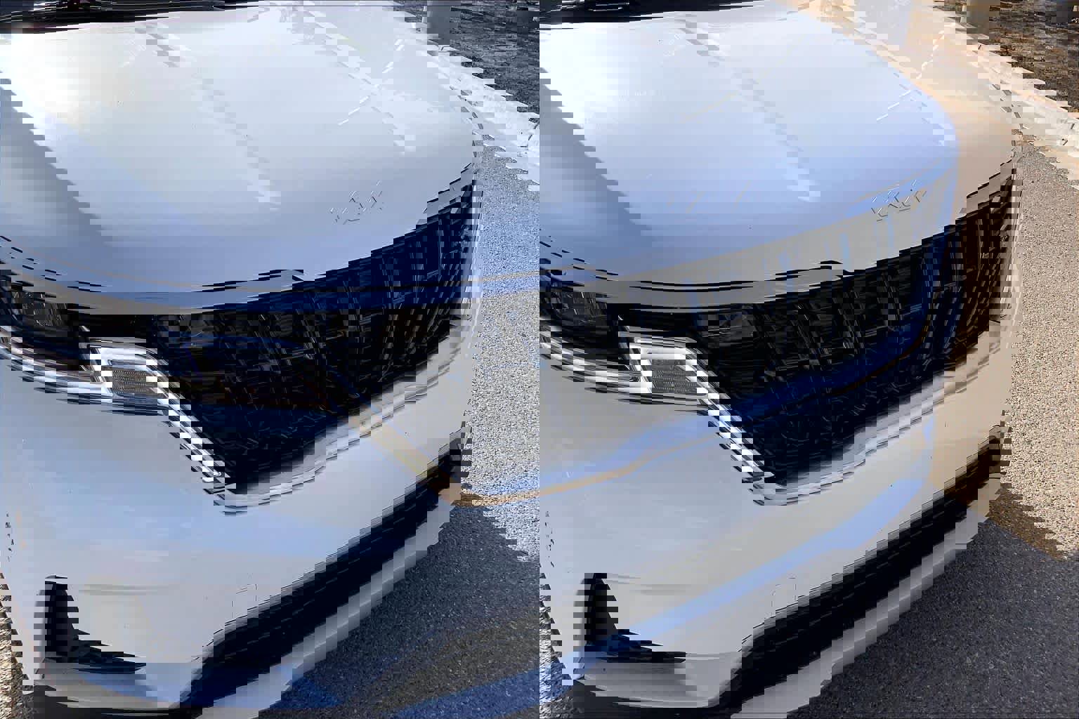 Used 2023 Kia Carnival LX image 28