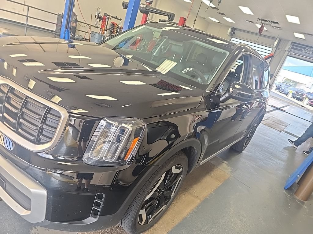 Used 2024 Kia Telluride S w/ S Sunroof Package FWD image 2