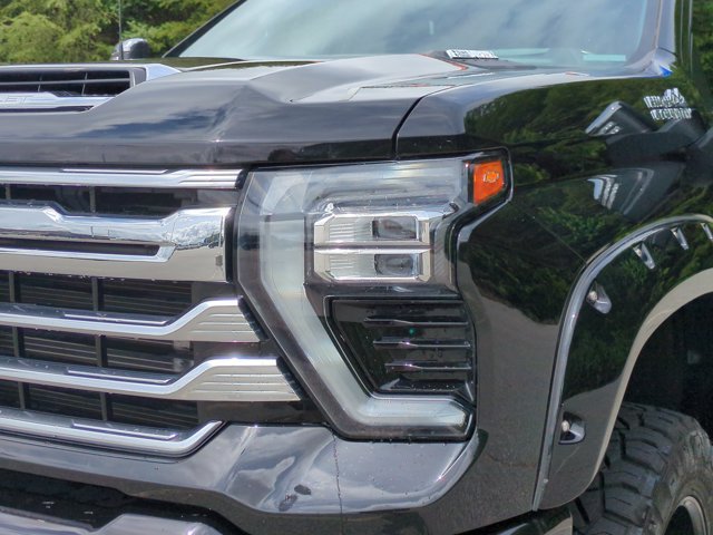 Used 2024 Chevrolet Silverado 2500 High Country w/ High Country Premium Package AWD/4WD image 10