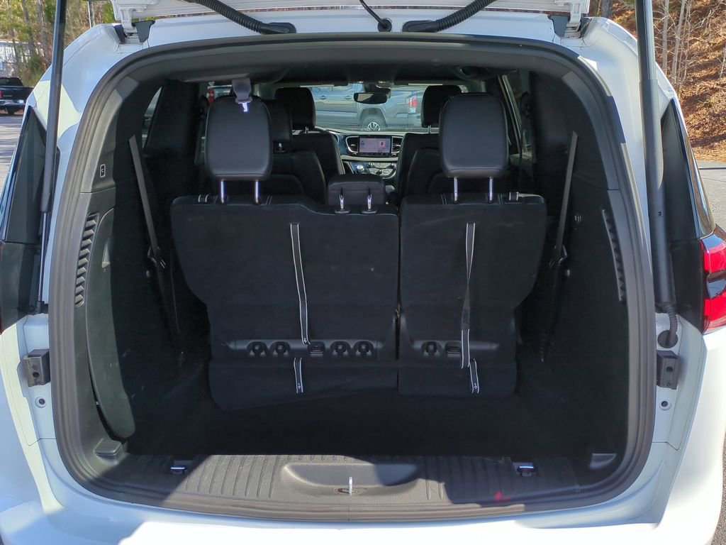 Used 2025 Chrysler Pacifica Select FWD image 17