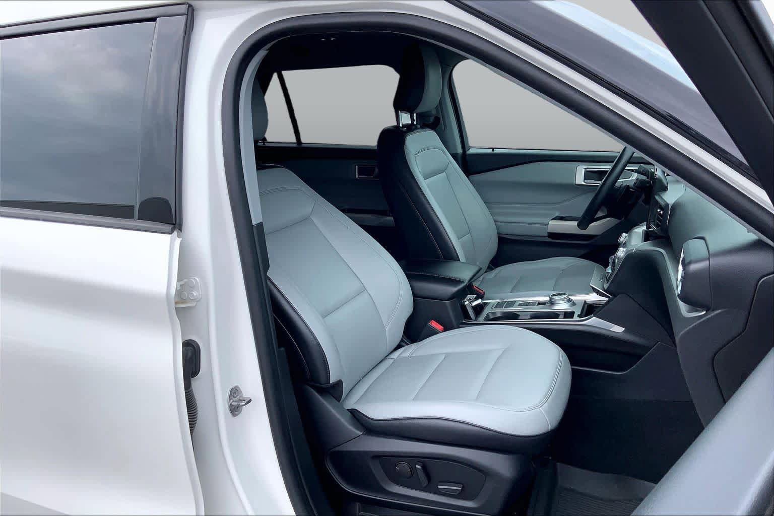 Certified 2021 Ford Explorer XLT w/ Equipment Group 202A RWD image 9