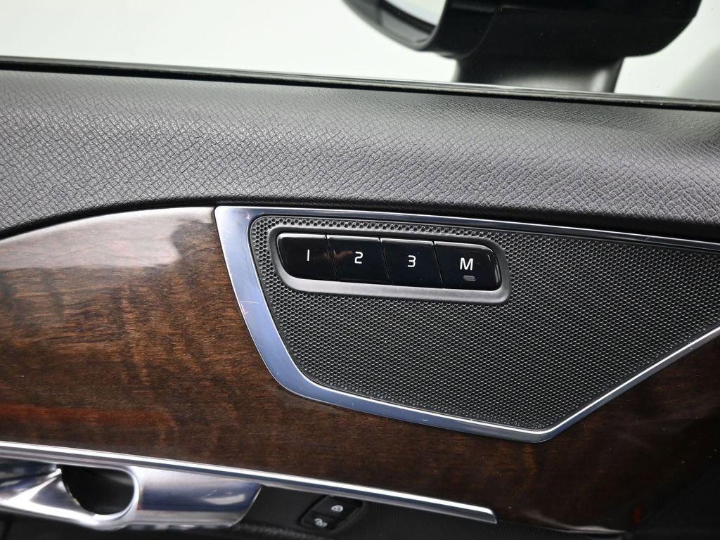 Used 2017 Volvo XC90 T5 Momentum w/ Vision Package image 37