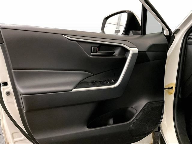 Used 2025 Toyota RAV4 LE AWD/4WD image 22