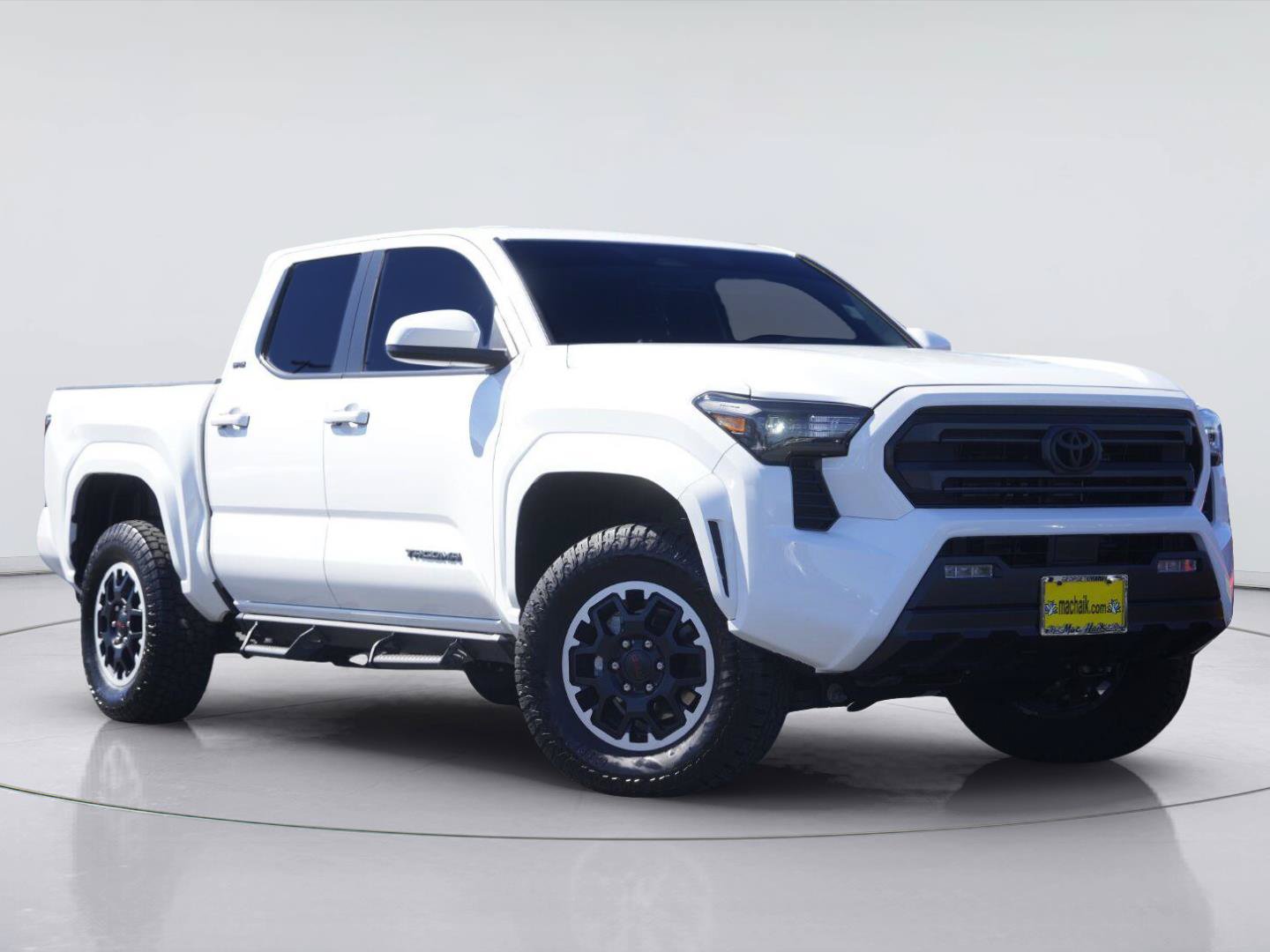 Used 2025 Toyota Tacoma SR5 AWD/4WD image 2