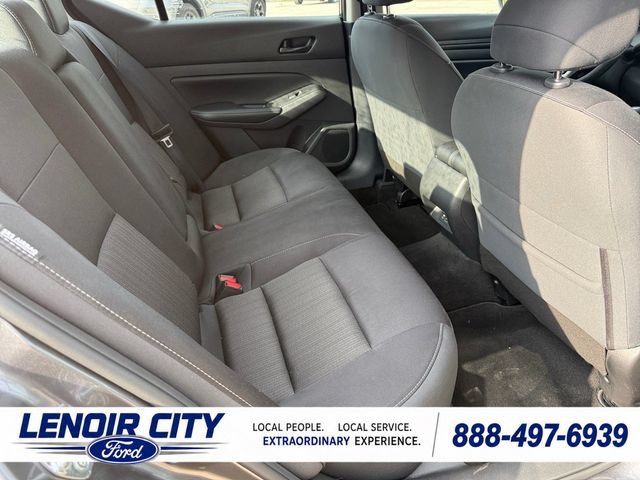 Used 2024 Nissan Altima 2.5 SV FWD image 12