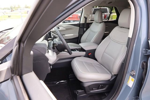 Certified 2025 Ford Explorer Active w/ Active Comfort Package AWD/4WD image 12