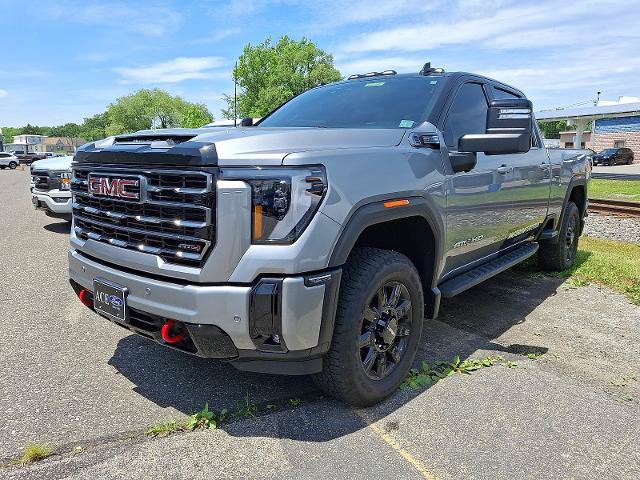 Used 2025 GMC Sierra 2500 AT4 AWD/4WD image 3