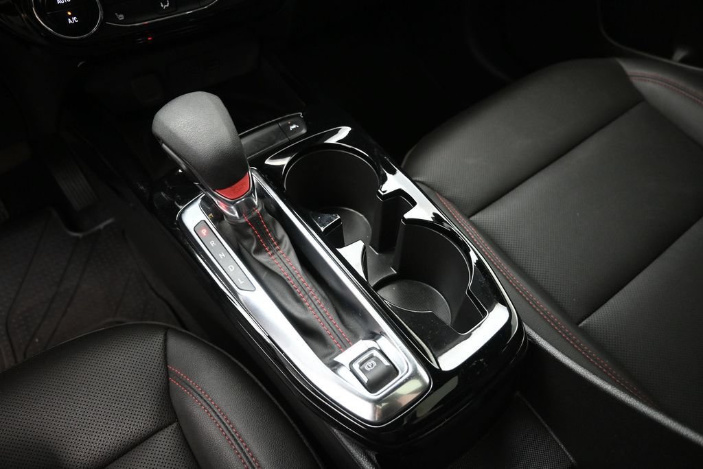 Used 2024 Chevrolet Trax RS w/ Sunroof Package FWD image 29