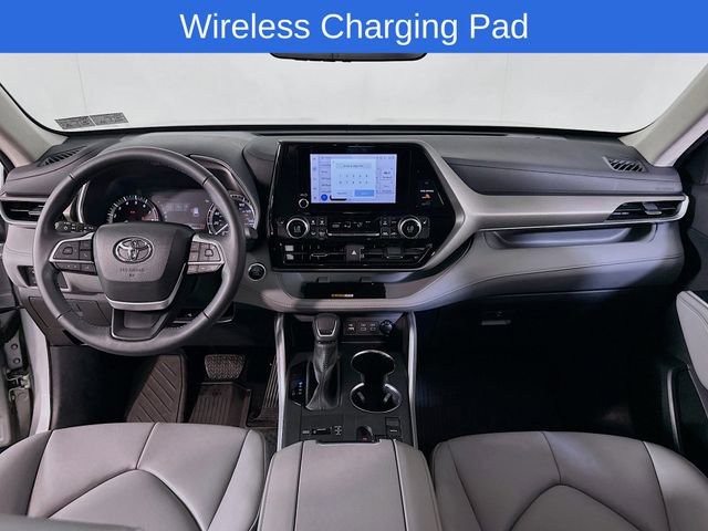 Used 2024 Toyota Highlander XLE FWD image 18