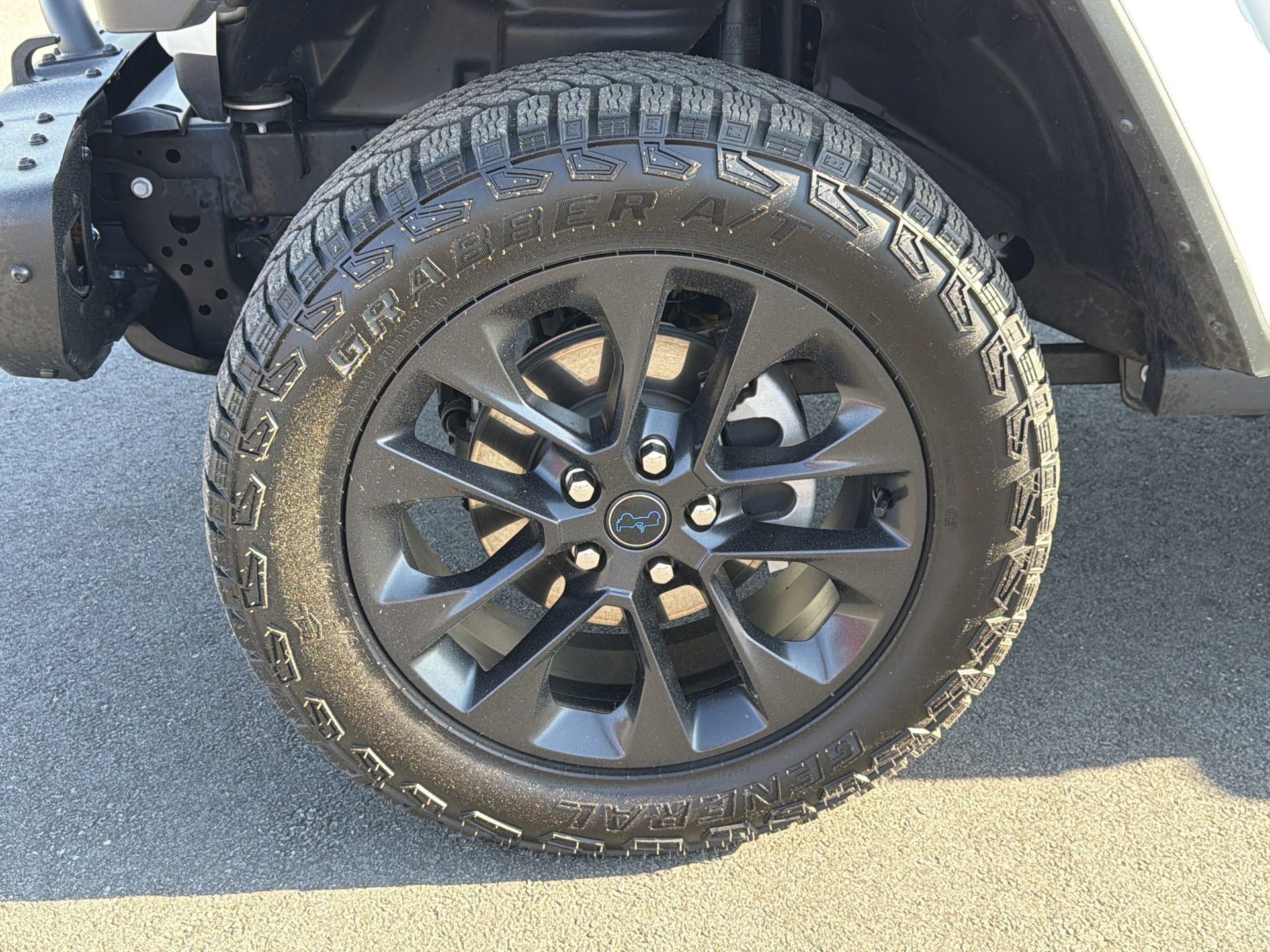 Used 2025 Jeep Wrangler Unlimited Sahara AWD/4WD image 31