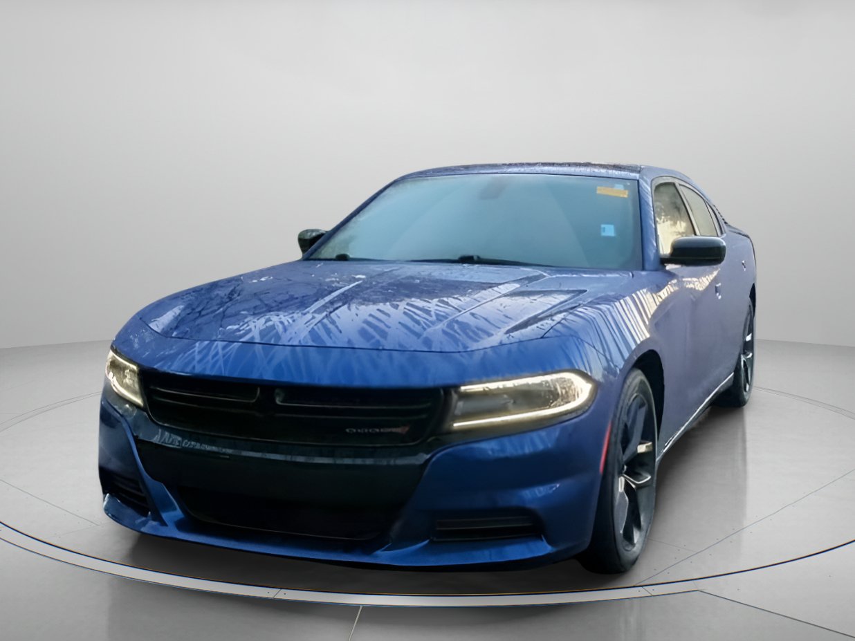 Used 2021 Dodge Charger SXT w/ Blacktop Package RWD image 10
