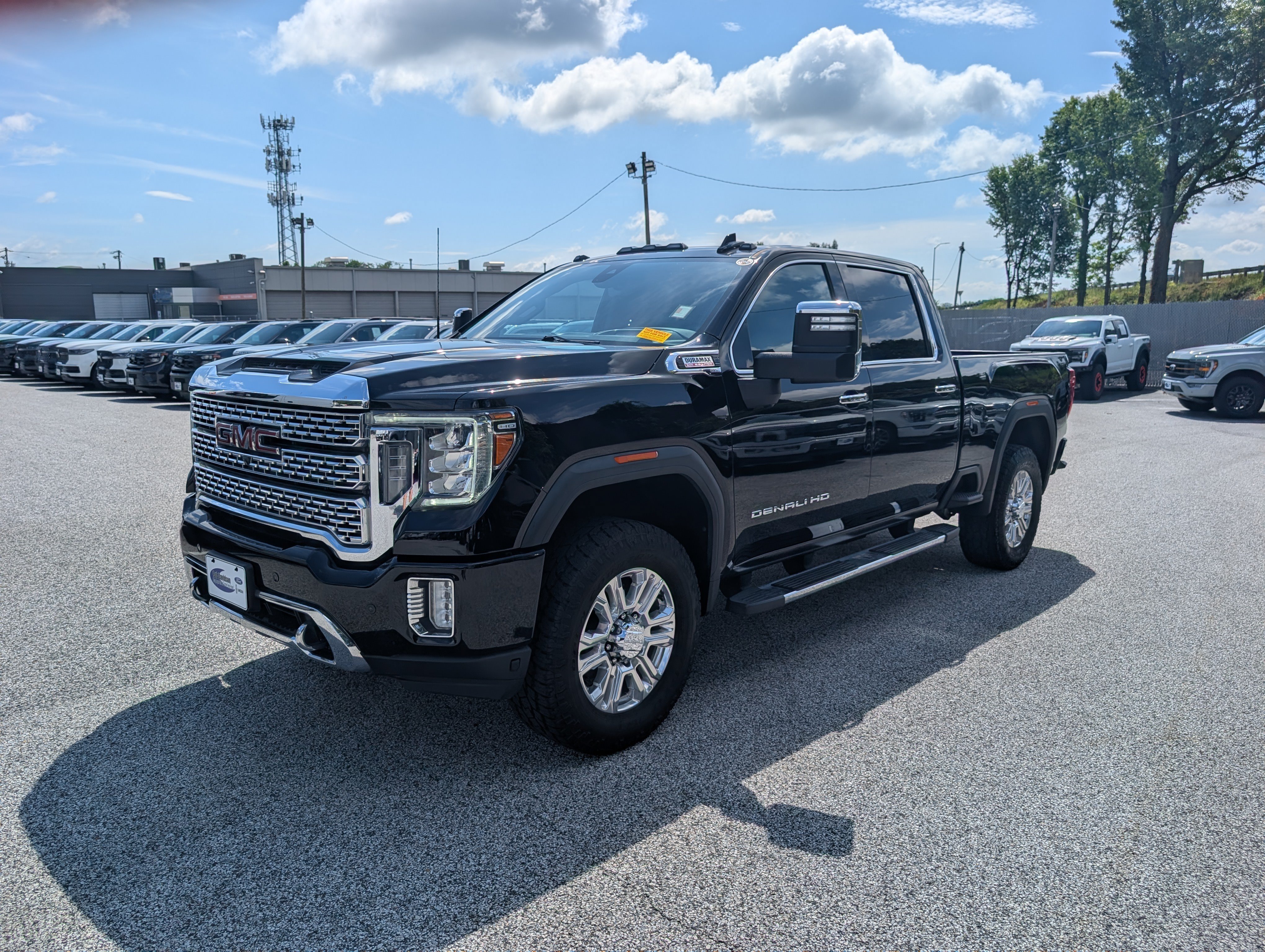 Used 2021 GMC Sierra 2500 Denali w/ Denali Ultimate Package AWD/4WD image 2