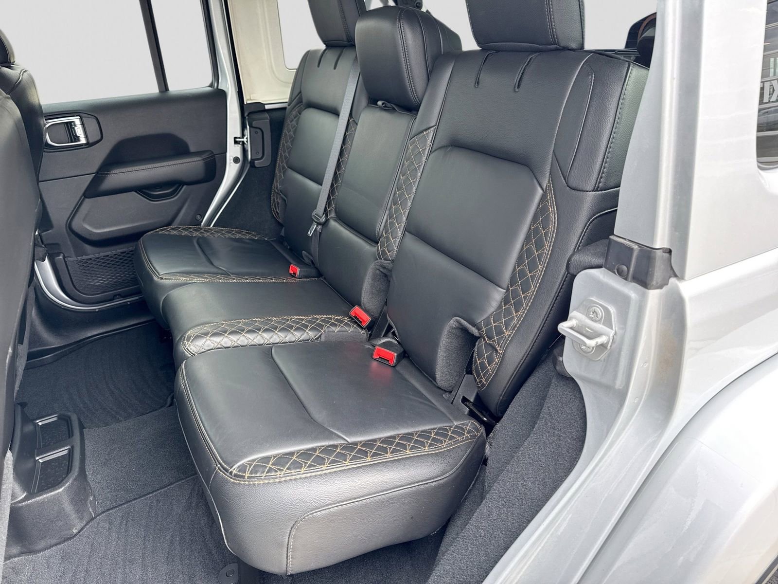 Used 2022 Jeep Wrangler Unlimited Sahara AWD/4WD image 19