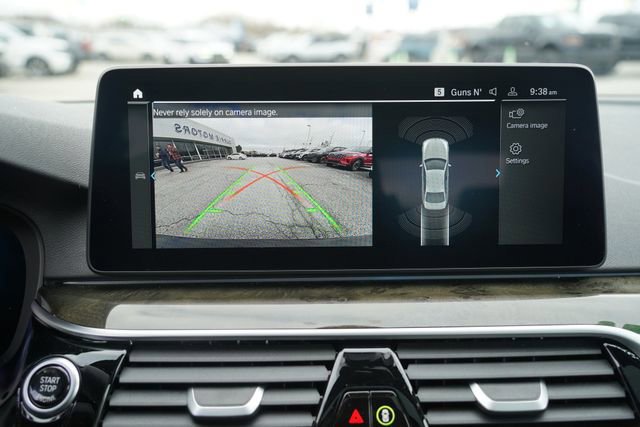 Used 2023 BMW 530e xDrive w/ Premium Package image 14