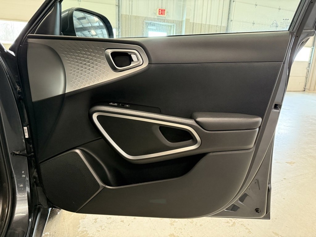 Used 2022 Kia Soul LX image 31