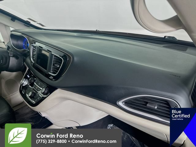 Used 2019 Chrysler Pacifica Touring-L FWD image 33