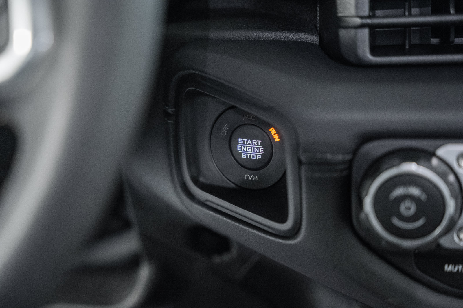 Used 2024 Jeep Wrangler Unlimited Sahara AWD/4WD image 31