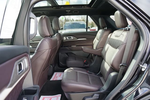Certified 2025 Ford Explorer Platinum w/ LUX Leather Package image 9