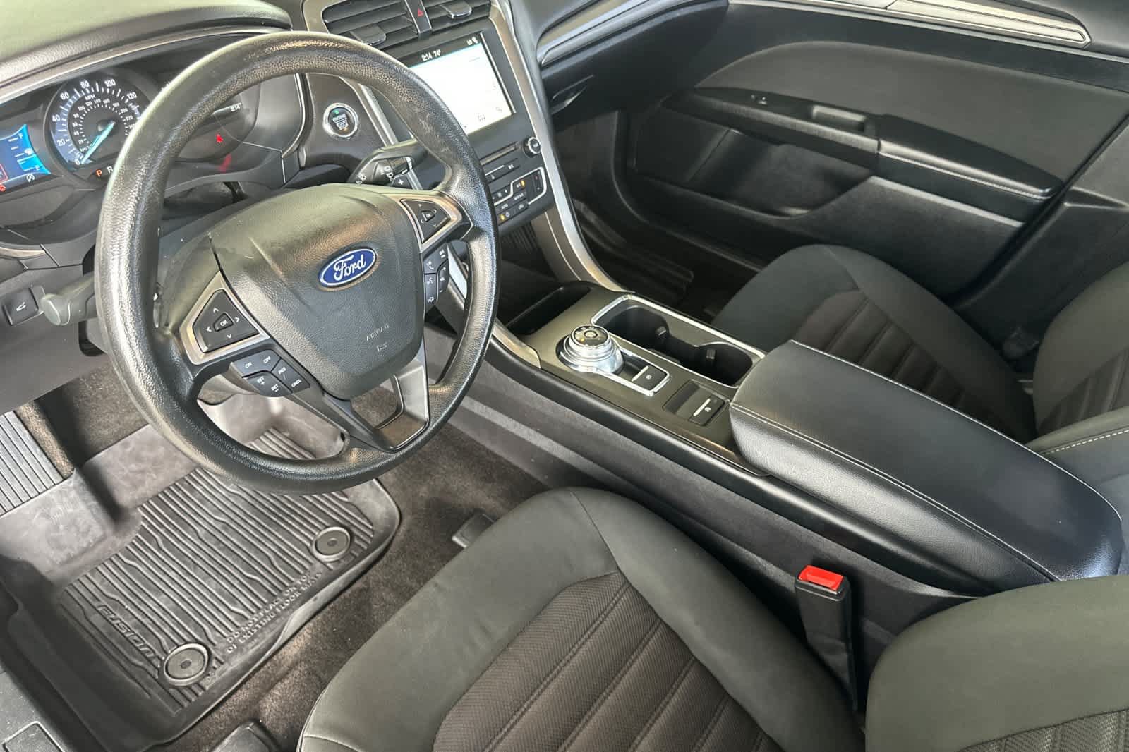 Certified 2018 Ford Fusion SE w/ Fusion SE Technology Package FWD image 11