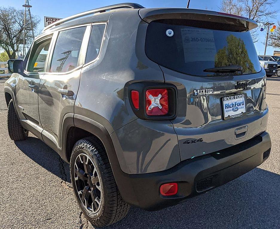 Used 2023 Jeep Renegade Latitude image 4