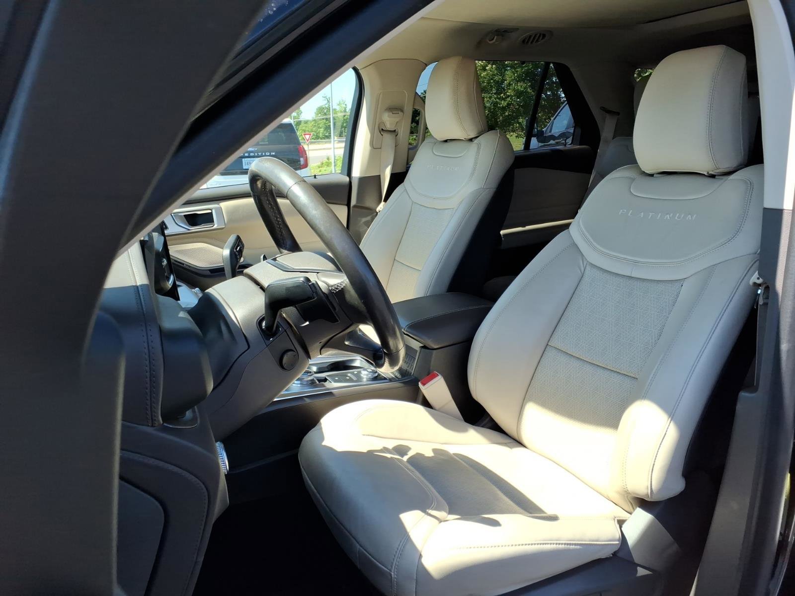 Certified 2020 Ford Explorer Platinum w/ Premium Technology Package AWD/4WD image 12