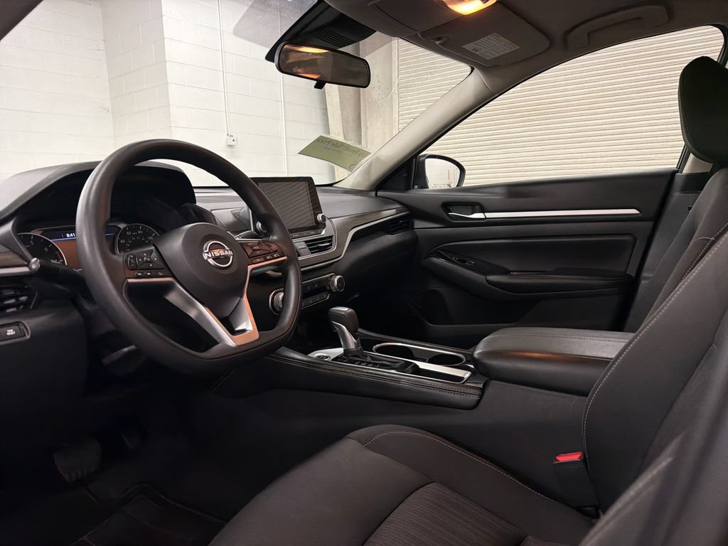 Used 2023 Nissan Altima 2.5 SV FWD image 6