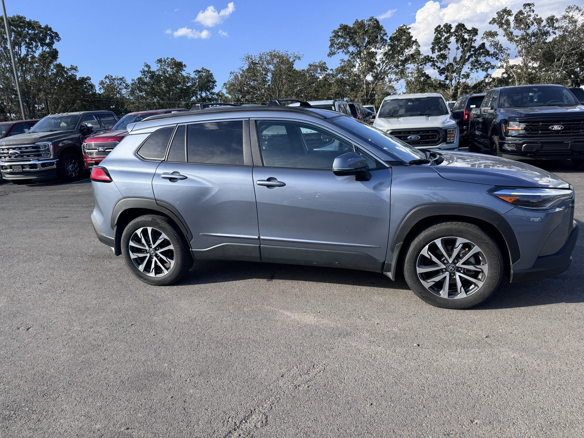 Used 2024 Toyota Corolla Cross XLE w/ Convenience Package FWD image 4