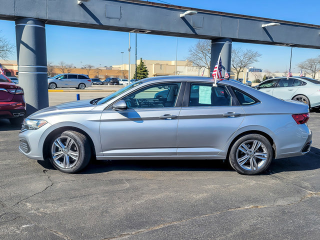 Used 2024 Volkswagen Jetta SE image 3