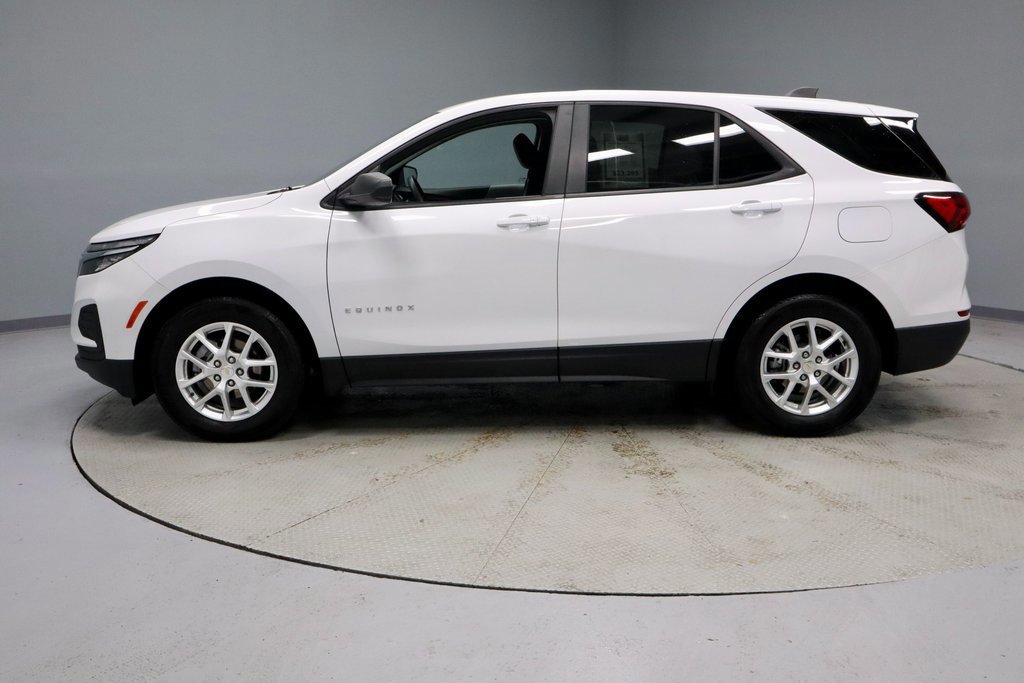 Used 2024 Chevrolet Equinox LS w/ LS Convenience Package image 2