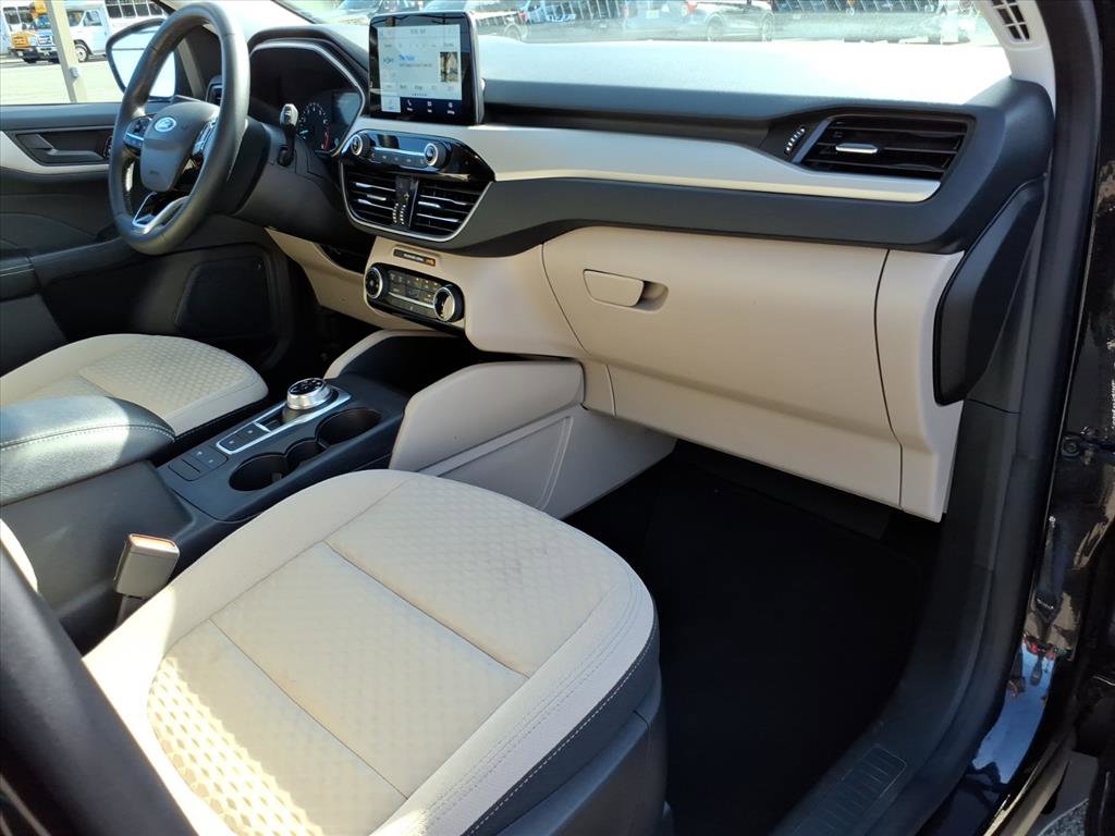 Certified 2022 Ford Escape SE w/ Cold Weather Package image 10