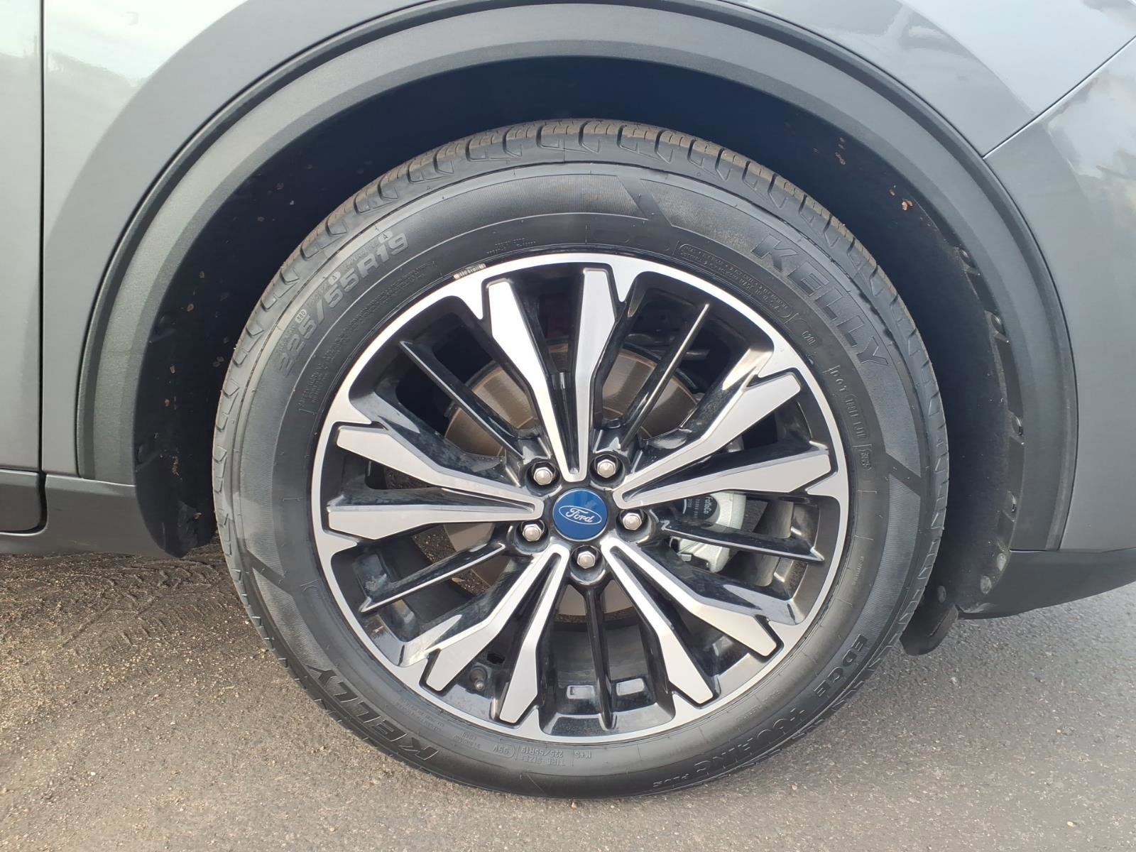 Certified 2022 Ford Escape SE w/ SE Sport Appearance Package image 9