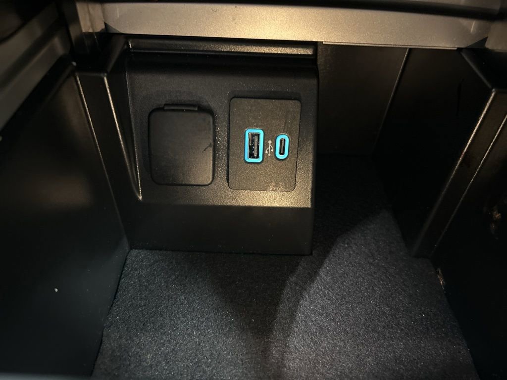 Certified 2024 Ford Explorer XLT w/ Class IV Trailer Tow Package image 22