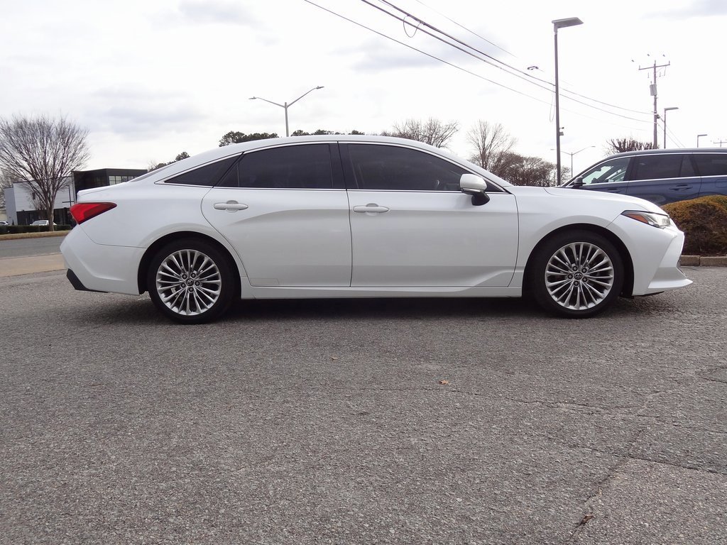 Used 2019 Toyota Avalon Limited image 7